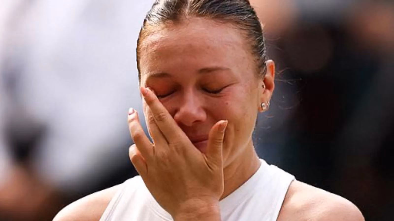 when-the-final-boss-was-too-easy-swiatek-s-double-bagel-at-wimbledon-2025-image-0